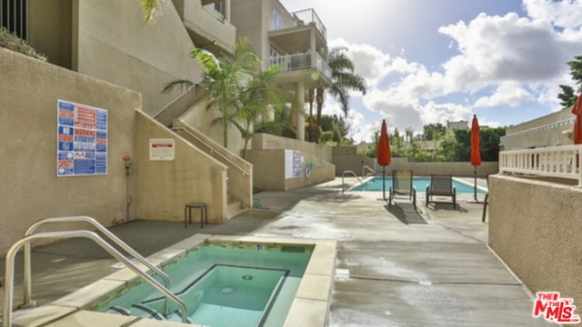 Building Photo - 2222 Beachwood Dr Unit 408