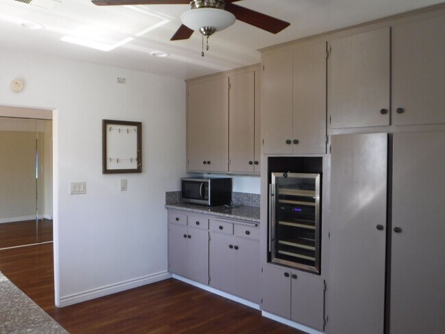 Photo - Cleveland Unit 4576