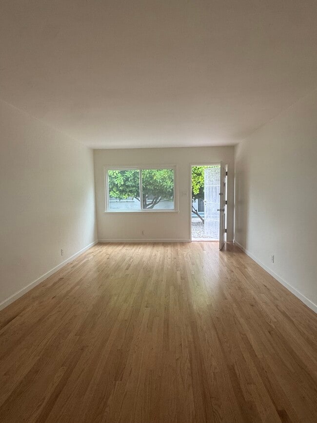 Building Photo - 11677 Magnolia Blvd Unit 11677 Magnolia Blvd Rental
