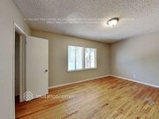 Photo - 15040 Valerio St