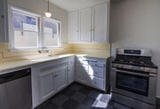 Kitchen with gas stove and dishwasher - 819 E Edgeware Rd