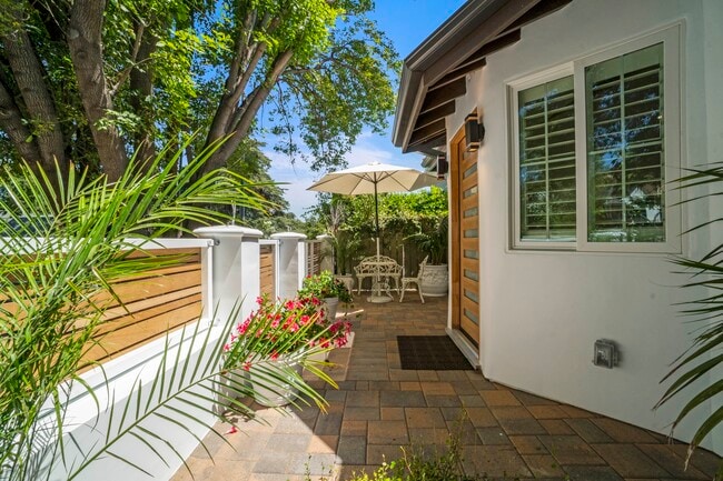 Photo - 4230 Van Nuys Blvd