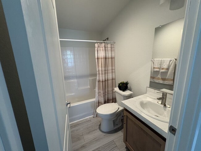 Photo - 20683 Waalew Rd