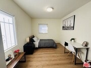 Photo - 634 W 81st St House