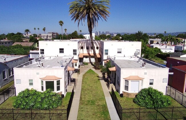1933 Carmona Ave - 1933 Carmona Ave Apartments