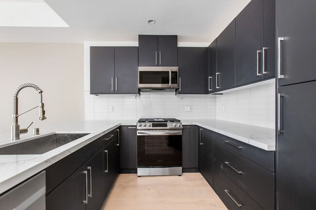 Photo - 2017 S Redondo Blvd