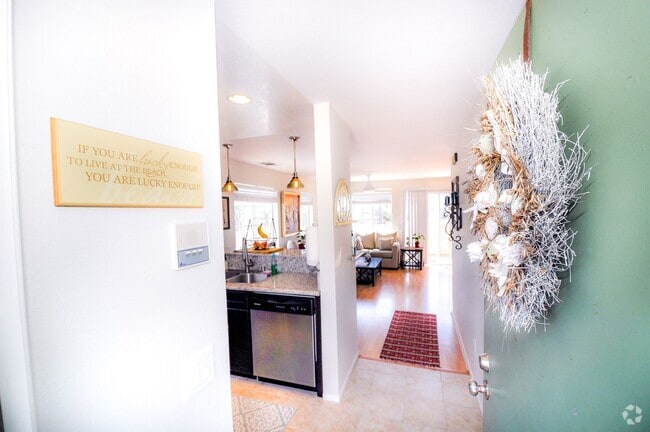 Building Photo - 207 Elkwood Ave Unit Vacation Rental