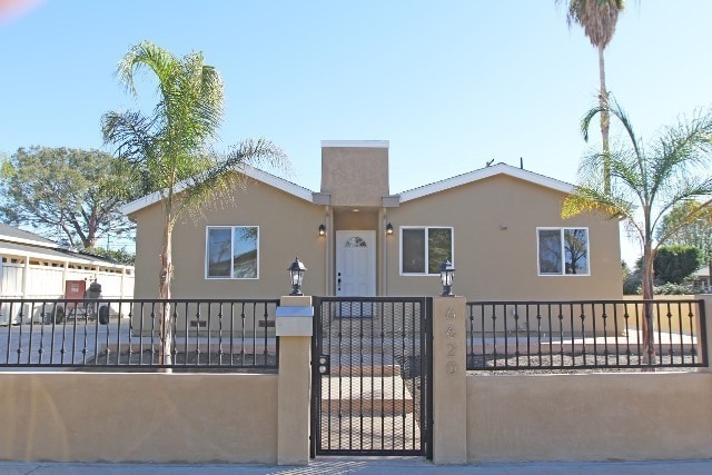 Upgraded 4+2.5 in Reseda w/all appliances ... - Upgraded 4+2.5 in Reseda w/all appliances ... House