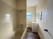 Photo - 932 W 74th St