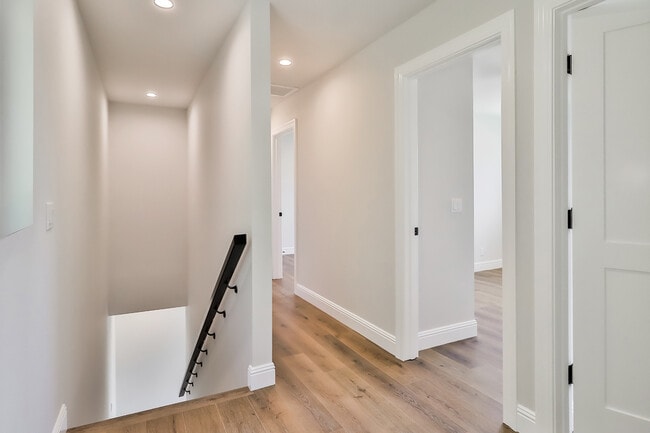 Photo - 7702 Mason Ave