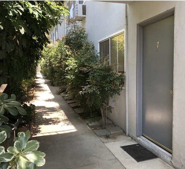 Photo - 6545 Simpson Ave