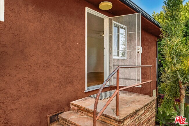 Photo - 1319 S Mansfield Ave