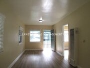 Photo - 935 E 5th St