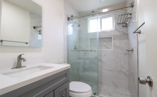 Photo - 2309 Johnston St