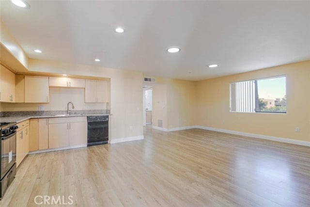 Photo - 1466 Tamarind Ave Unit 301