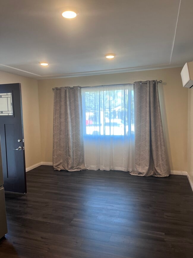 Building Photo - 144 F St