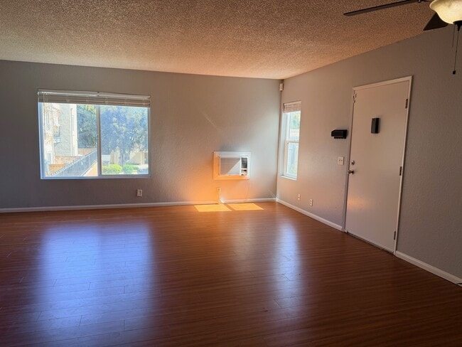 Photo - 433 Autumn Dr