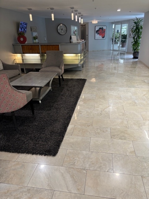 Building Photo - 410 S Barrington Ave Unit 200