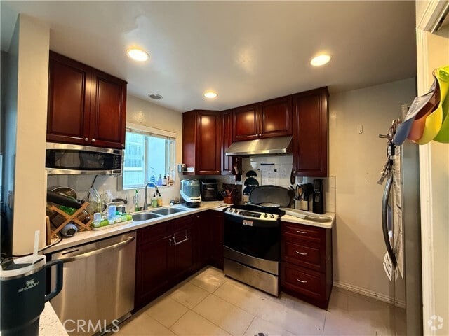 Building Photo - 10614 Eastborne Ave Unit 204 Rental