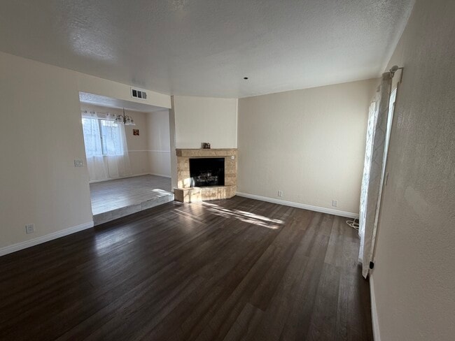 Building Photo - 13522 Glenoaks Blvd Unit 6