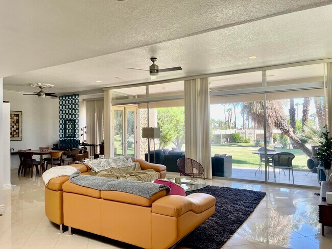 Photo - 715 Sandpiper St