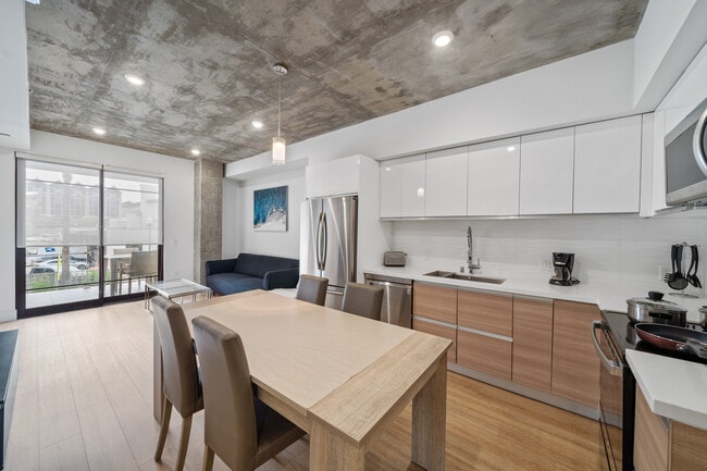 Photo - Maia Avira at Glendale