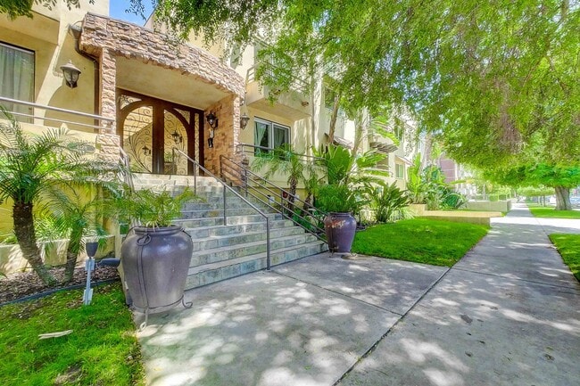 Photo - 4128 Whitsett Ave