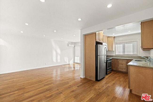 Photo - 1425 N Harper Ave Unit 2