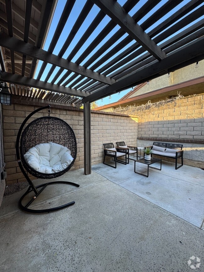 Building Photo - 2718 Nectarine Ave Rental