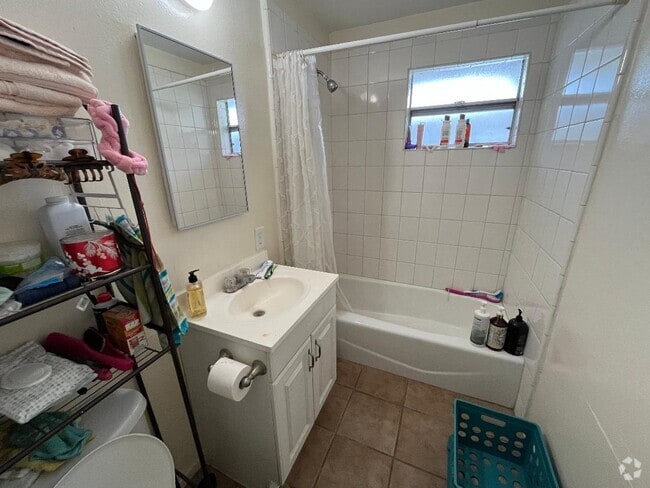 Building Photo - 4716 W 159th St Unit 4716 W 159th St  Lawndale Rental
