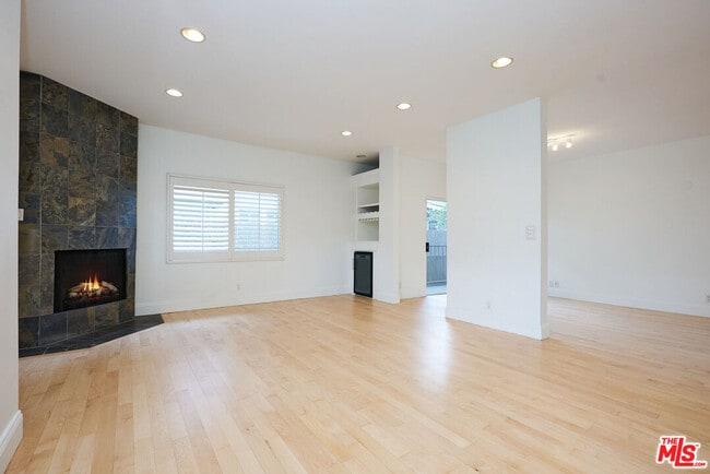 Photo - 2708 Arizona Ave Unit A