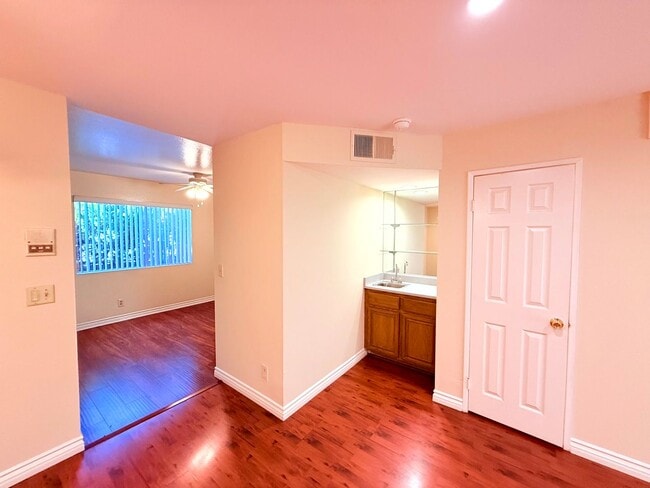 Photo - 12251 Moorpark St Unit 104