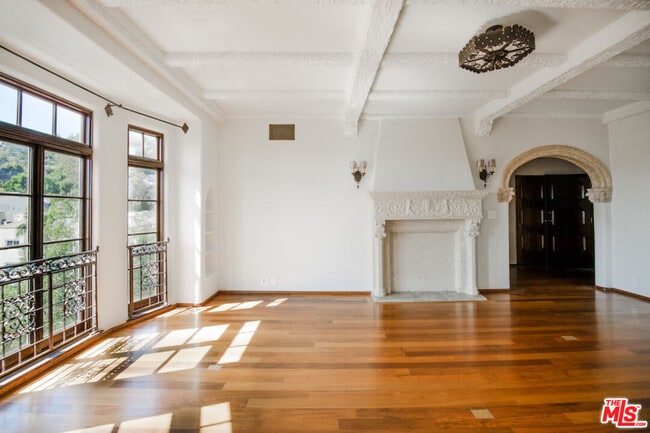 Building Photo - 1302 N Sweetzer Ave Unit 402