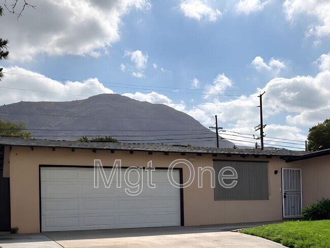 Building Photo - 12551 Darwin Ave