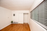 Photo - 1522 N Harvard St Apartments