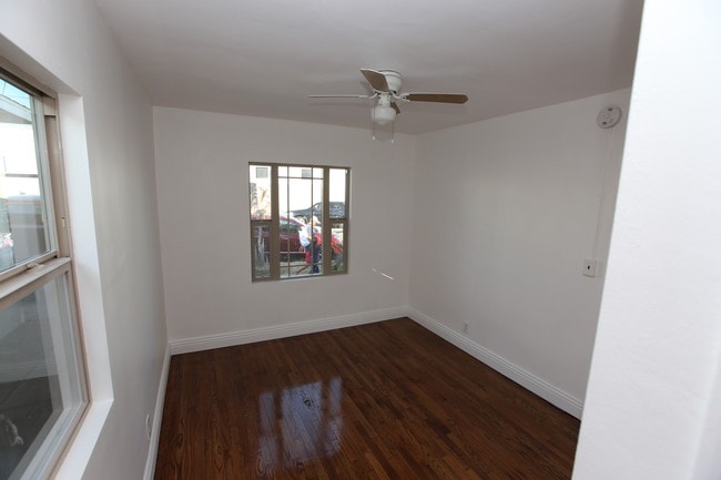 Photo - 734 W Beach Ave