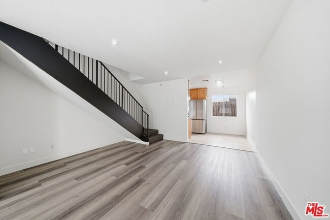 Photo - 6616 Sylmar Ave