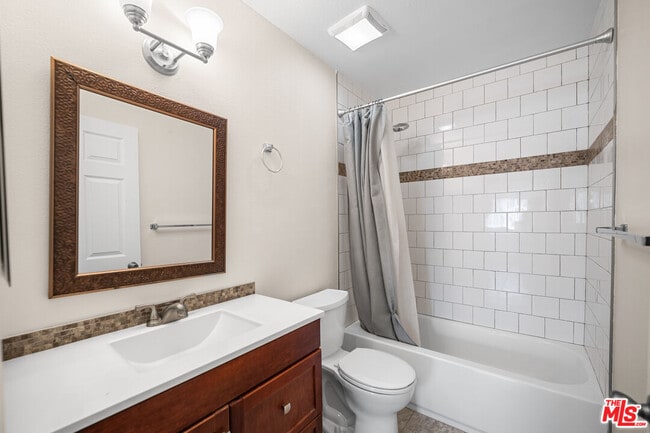 Building Photo - 432 N Harvard Blvd