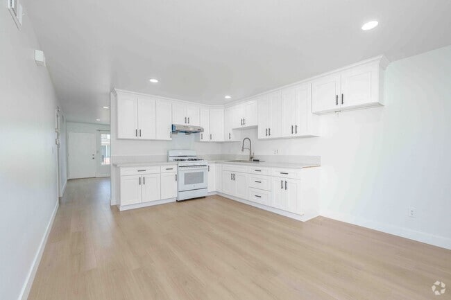 Building Photo - 8665 Trask Ave Unit 8665 Trask Avenue  4 Rental
