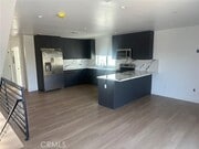Photo - 656 Mariposa Ave Townhome