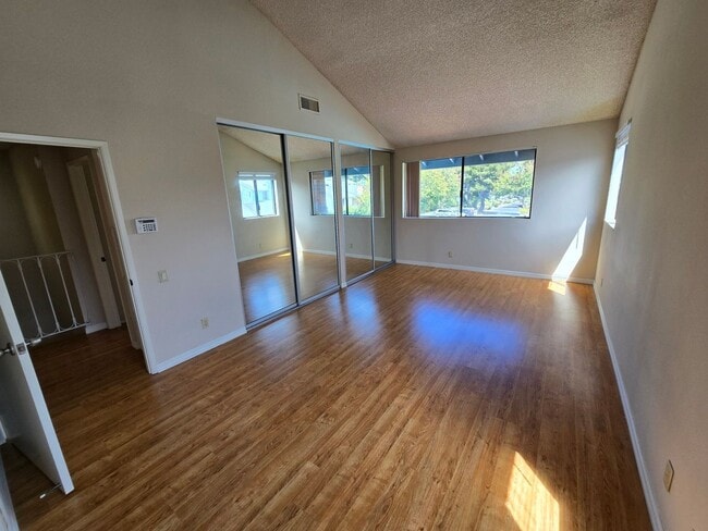 Photo - Spacious 3-Bedroom, 2.5-Bath Townhome in Desirable La Jolla