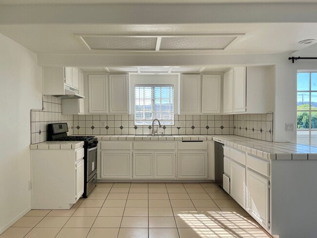 Spacious 4 Bed 3 Bath available in San Pedro! - Spacious 4 Bed 3 Bath available in San Pedro! House