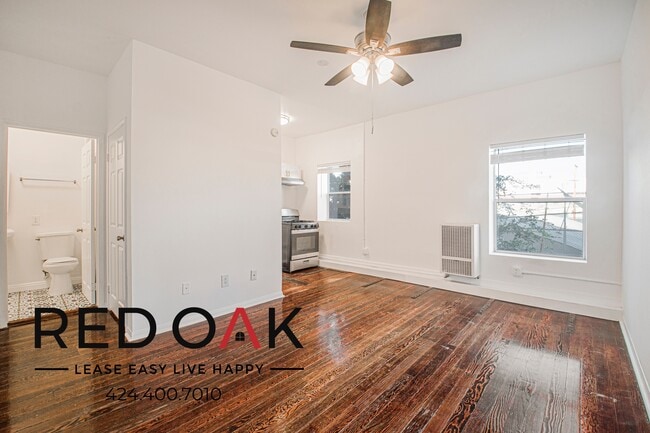 Building Photo - 915 S Carondelet St Unit 108