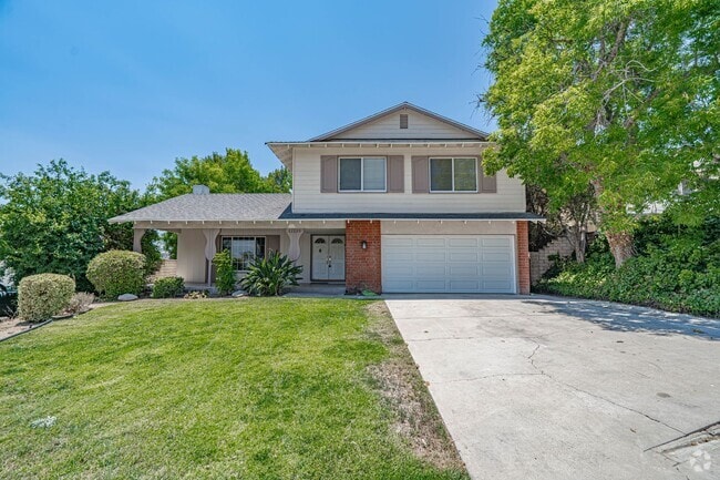 Building Photo - Spacious 4-Bedroom Home with Sun Room & Vi...