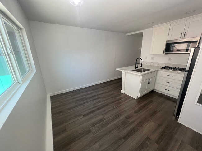 Photo - 3572 Nile St