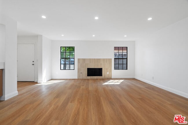 Building Photo - 2541 Stoner Ave Unit 2
