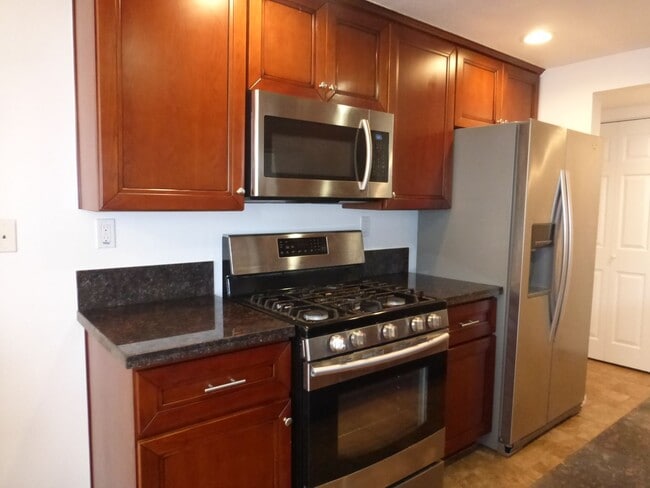 Photo - Large San Pedro Condo for Lease | 3 Bed - 2 Bath | 2 Garage Spaces Unit 254