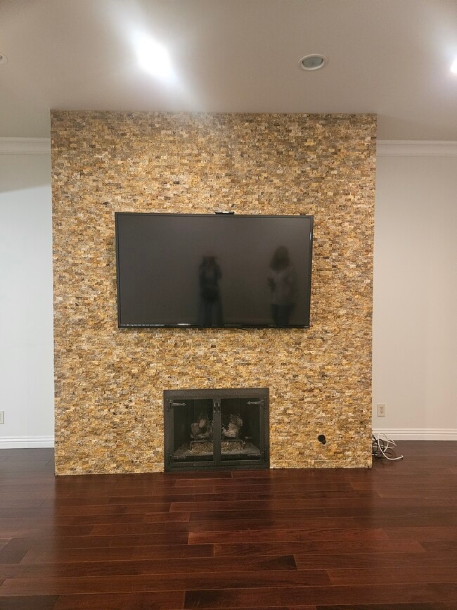 Photo - 1880 VETERAN Ave Unit 107