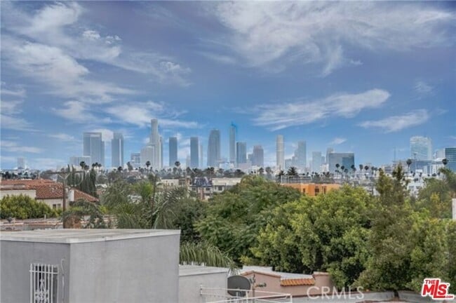Building Photo - 735 N Gramercy Pl