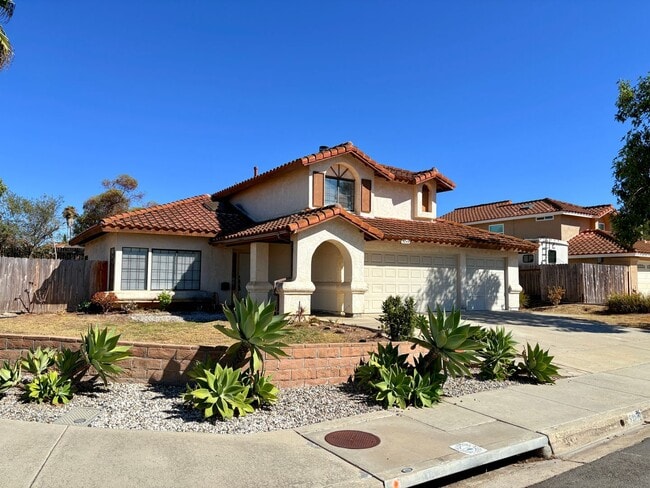 Building Photo - 3BR Oceanside Home Near Alamosa Park and G...